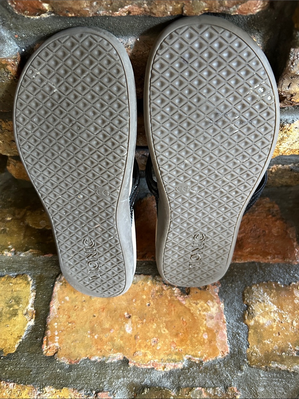 Vionic sandals. - Picture 4 of 4